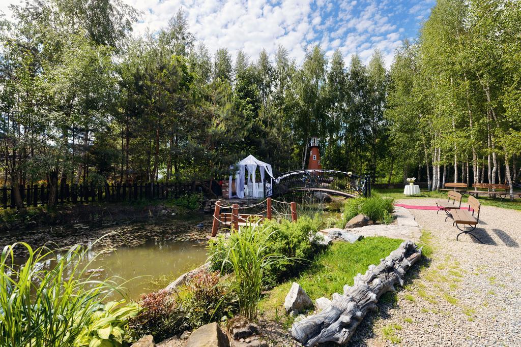 Hotel Restauracja Jas Wedrowniczek Rymanów Exteriör bild